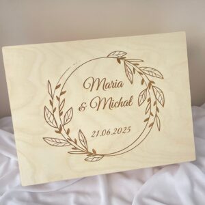PERSONALIZOWANA DREWNIANA SKRZYNKA ŚLUBNA Z GRAWEREM KWIATY