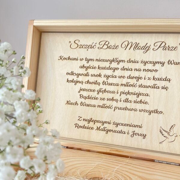 PERSONALIZOWANA DREWNIANA SKRZYNKA ŚLUBNA Z GRAWEREM SERCA - obrazek 6
