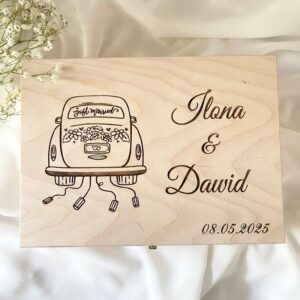 PERSONALIZOWANA DREWNIANA SKRZYNKA ŚLUBNA Z GRAWEREM AUTKO