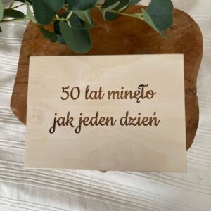 DREWNIANA SKRZYNKA Z GRAWEREM NA WYJĄTKOWE OKAZJE