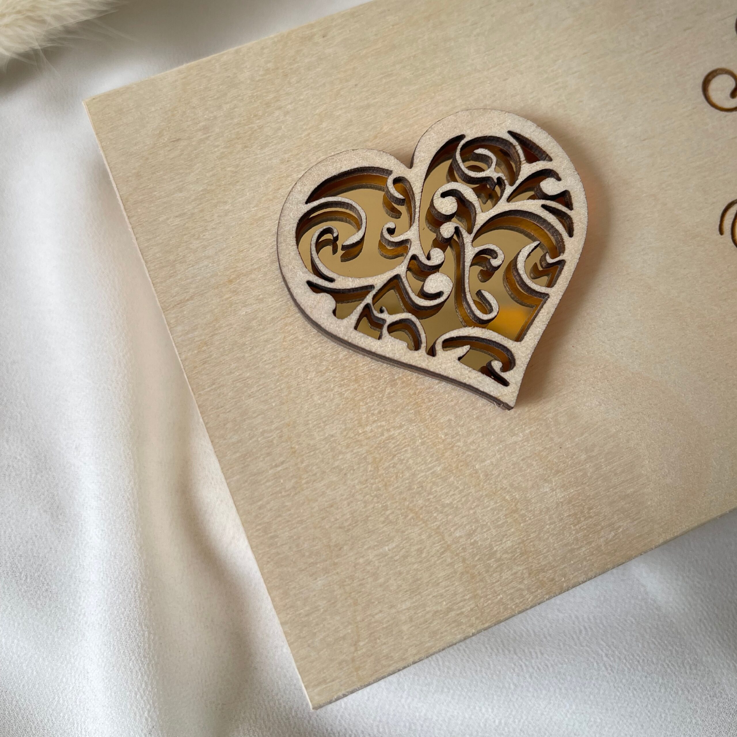 PERSONALIZOWANA DREWNIANA SKRZYNECZKA ŚLUBNA NA PIENIĄDZE SERCE PLEXI - obrazek 2