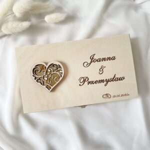 PERSONALIZOWANA DREWNIANA SKRZYNECZKA ŚLUBNA NA PIENIĄDZE SERCE PLEXI