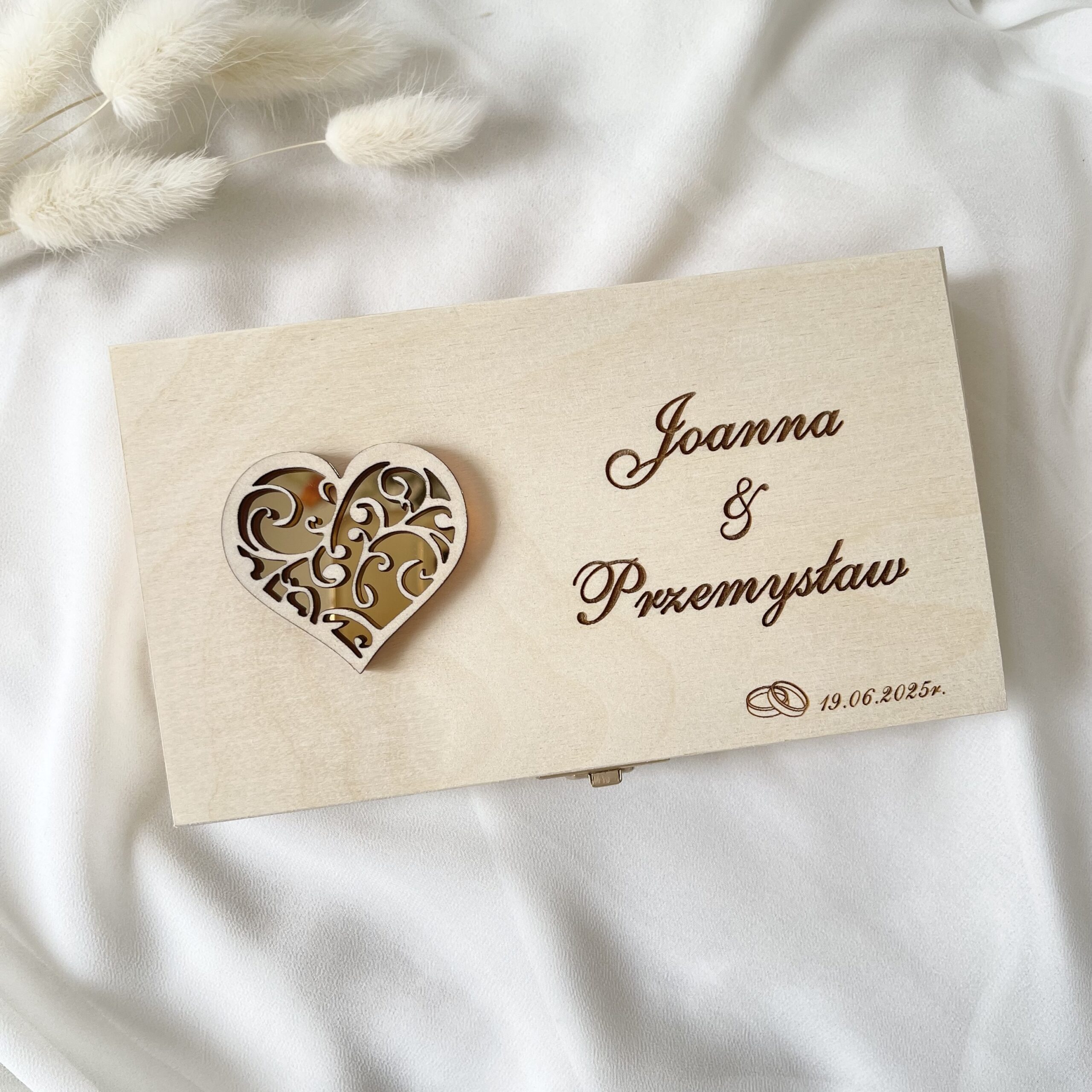 PERSONALIZOWANA DREWNIANA SKRZYNECZKA ŚLUBNA NA PIENIĄDZE SERCE PLEXI