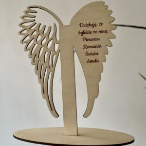 DREWNIANE AŻUROWE SKRZYDŁA ANIELSKIE NA STOJAKU Z TWOIM NAPISEM