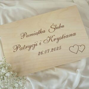 PERSONALIZOWANA DREWNIANA SKRZYNKA ŚLUBNA Z GRAWEREM SERCA
