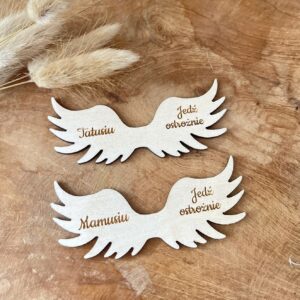 DREWNIANE CHARAKTERYSTYCZNE SKRZYDEŁKA ZE SKLEJKI  Z GRAWEREM