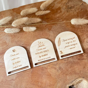 DREWNIANA PÓŁOKRĄGŁA BAZA DO ZAKŁADKI Z DWUSTRONNYM GRAWEREM