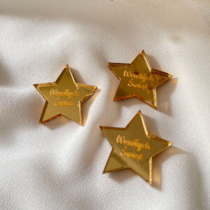 ZŁOTE GWIAZDKI Z PLEXI Z GRAWEREM „WESOŁYCH ŚWIĄT”