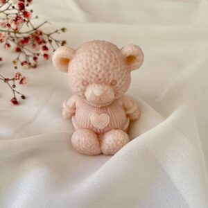 ŚWIECA SOJOWA MIŚ W SWETERKU