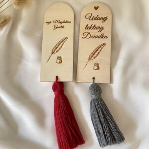 DREWNIANE ZAKŁADKI Z GRAWEREM I CHWOSTEM