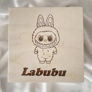 DREWNIANA SKRZYNKA Z GRAWEREM DLA DZIECKA