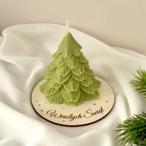 ŚWIECA SOJOWA CHOINKA Z GRAWEROWANĄ PODSTAWKĄ
