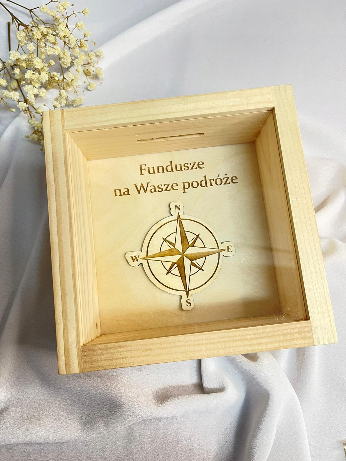 Drewniana skarbonka prezent Fundusze na podróże - obrazek 3
