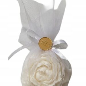 Kwiat w woreczku piwonia podziękowanie dla gości Pierwsza Komunia Święta