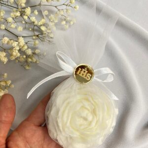 Kwiat w woreczku piwonia podziękowanie dla gości Pierwsza Komunia Święta